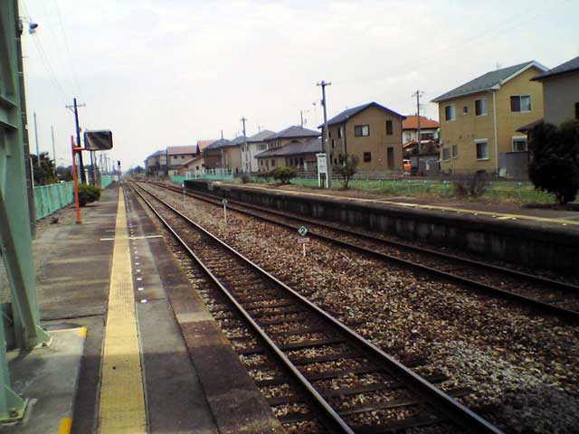 丹荘駅ホーム width=