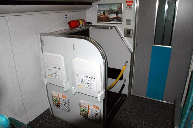 700T系車内2