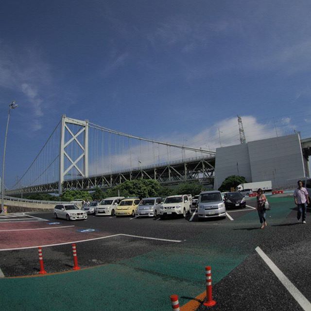 早朝雷雨で出発できず。